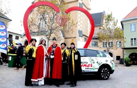 Promo Wagen: Villacher Faschingsprinzenpaar - Prinzessin Anna Sophie Petschar (22), Prinz Fidelius LXXI. Andreas Ferlan (47)