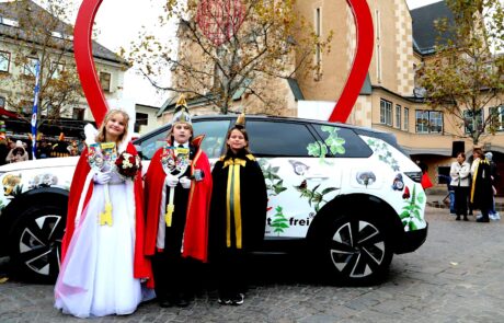 Promo Wagen: Das Villacher Kinderprinzenpaar - Prinz Gaudelius LX. Linus Leeb, Prinzessin Lena I. Lena Taurer