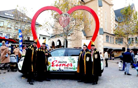 Promo Wagen: Vizekanzler Stefan Gaggl, Kanzler Karl Glanznig, Finanzminister Peter Samselnig, Staatskanzlerin Sonja Glanznig.