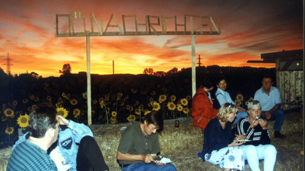 ackern nach Sonnenuntergang, Klagenfurt (2000)