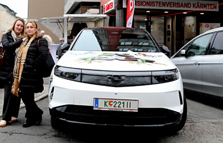 Wifi Kosmetik Diplom-Lehrgängerinnen Melanie Lerchster und Almadina Salibasic