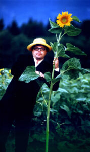 ACKERN: Reinhard Eberhart und die Sonnenblume